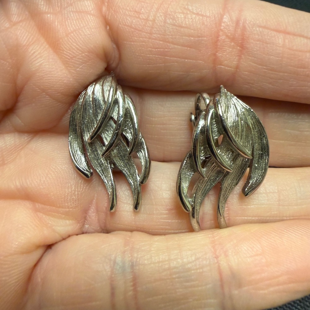 Vintage Silver Tone Textured Abstract Plume Flame‎ Clip On Earrings Statement